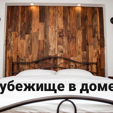 Apartment In The City Center In The House With Atlantes 오데사 외부 사진